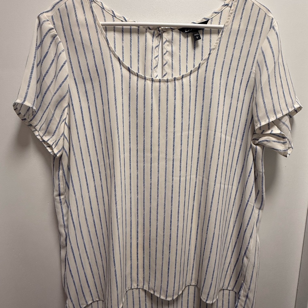 Women's White and Blue Striped Top